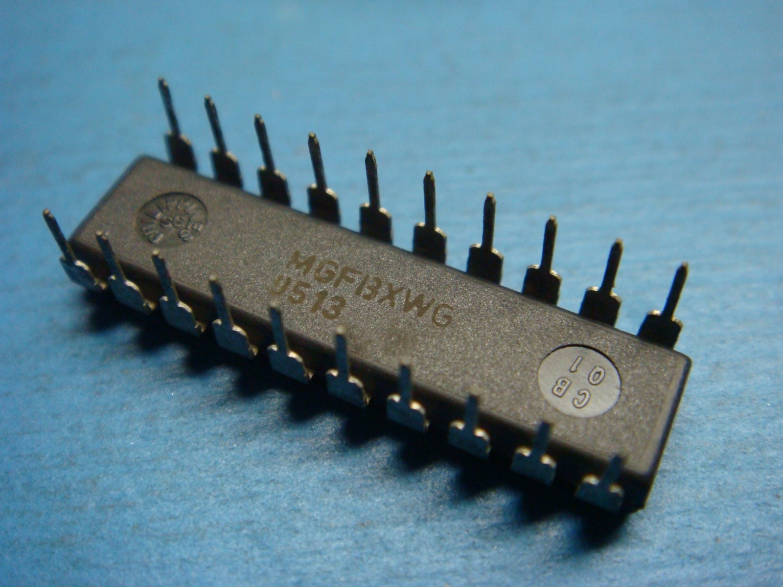 (1) MAXIM MAX270CPP DUAL CONTINUOUS LOWPASS FILTER OP AMP 20 PIN DIP