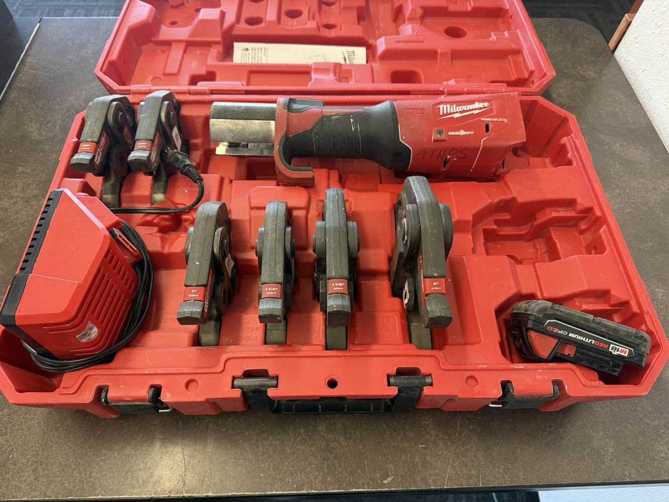 Milwaukee 18V FORCE LOGIC Press Tool Kit w/ 1/2" - 2" Jaws (6-Jaws) - 2922-22