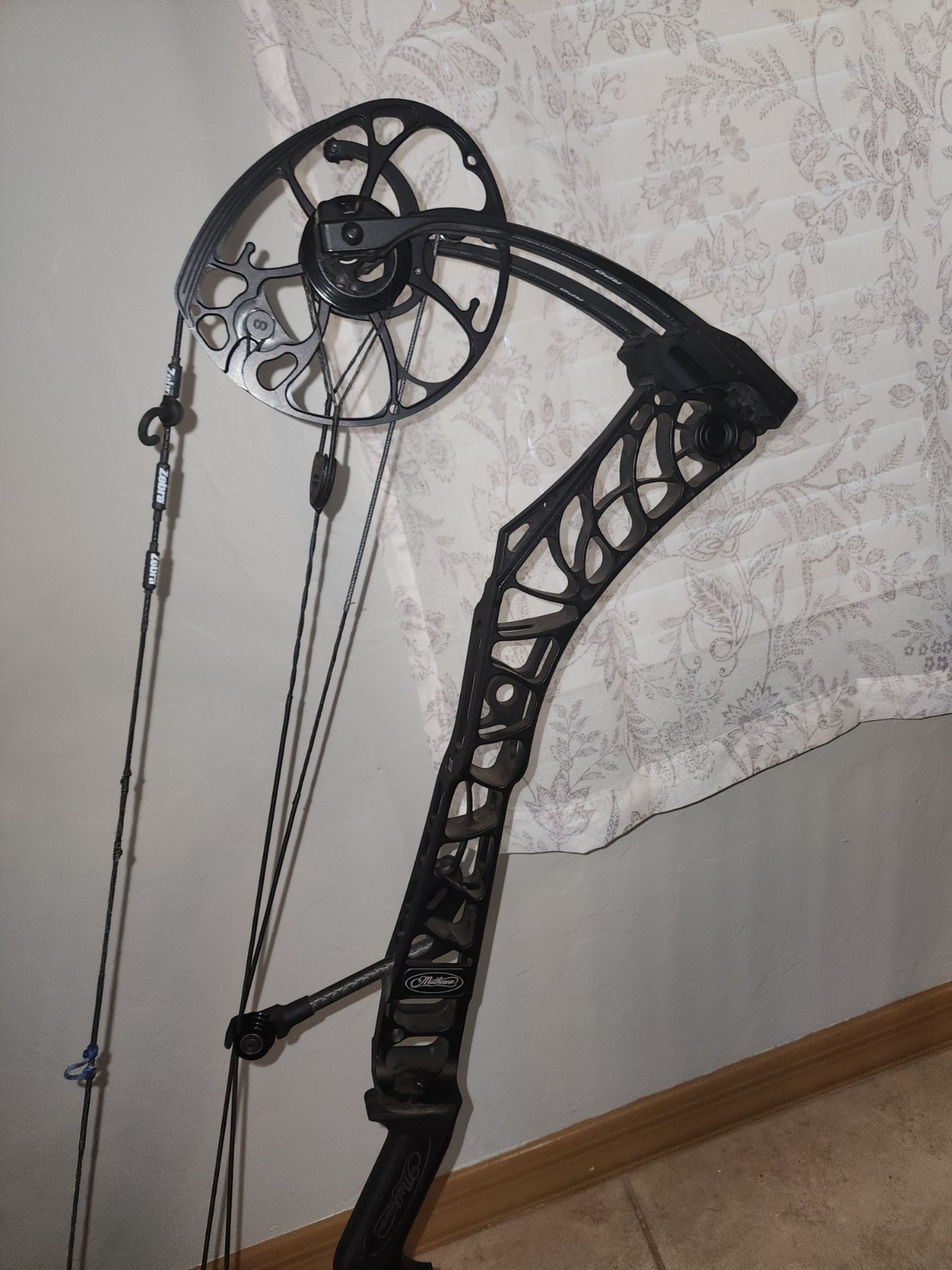 Matthew's Phase 4 Bow 33 Left Hand