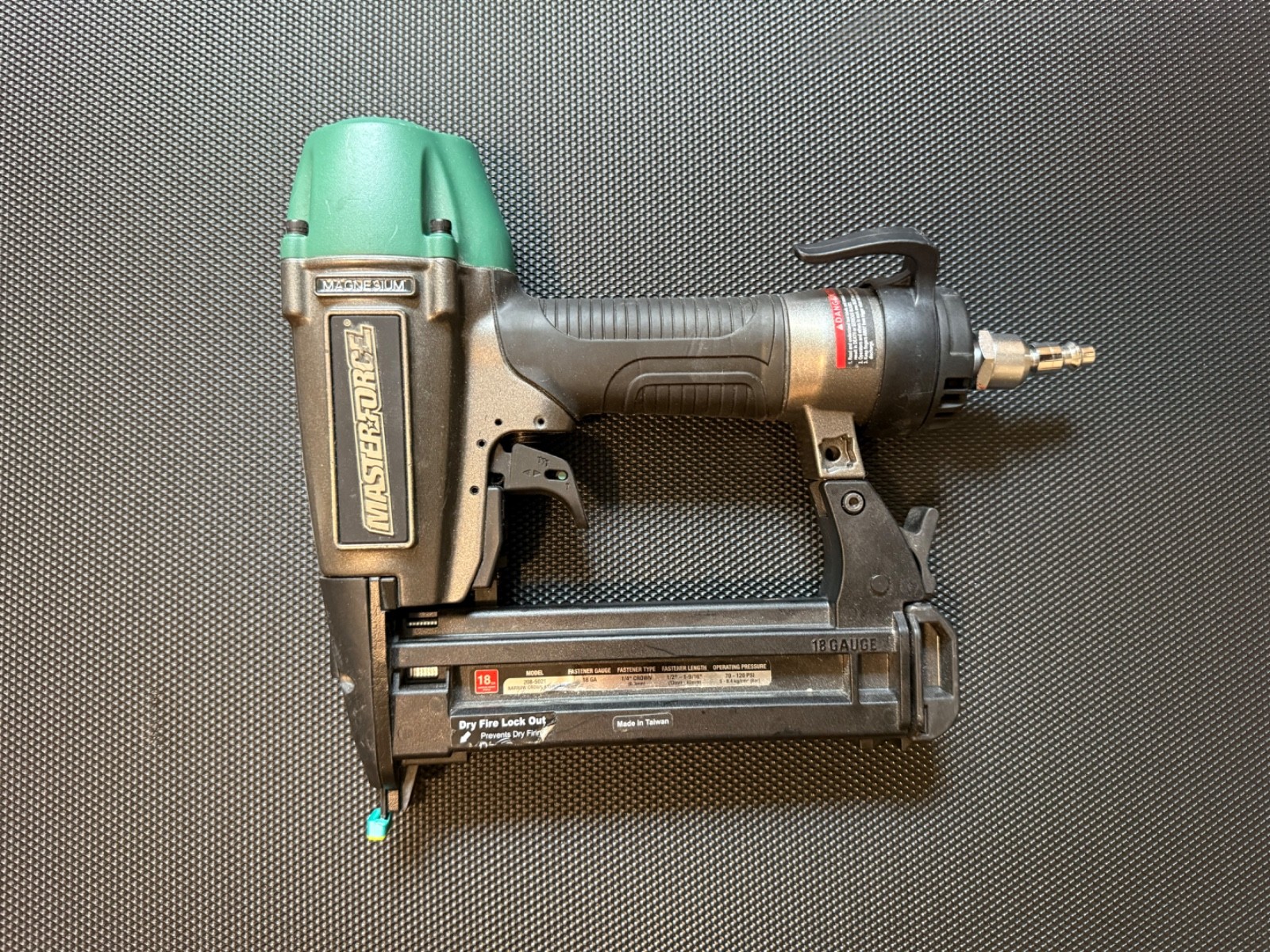 Masterforce 1/2" to 1-9/16" 18-Gauge Narrow Crown Stapler 208-5021 - USED