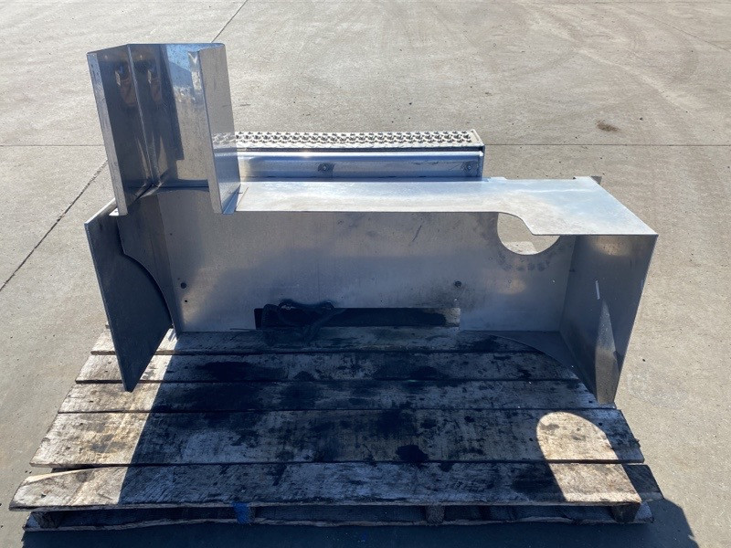 2010 Tool Box for Peterbilt 388 (693-10261)