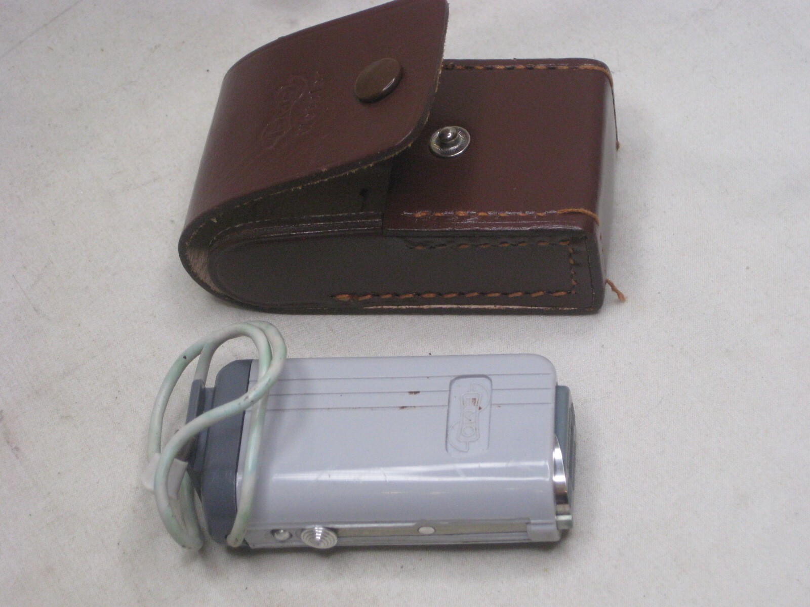 vintage EMO Wetzlar Germany manufactured flash bulb attachment w/ case ?
