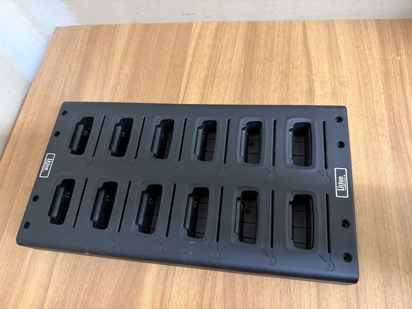 Listen Tech LA-381-01 Intelligent 12-Unit Charging Tray