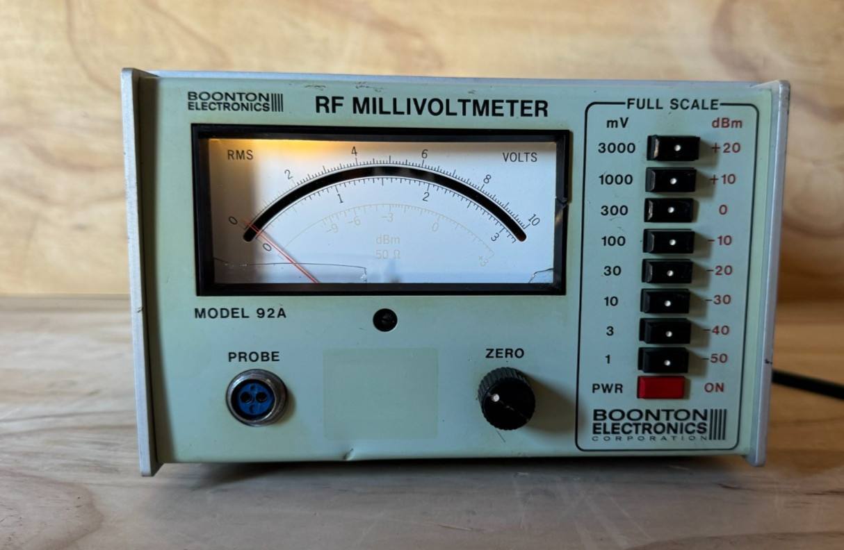 Boonton RF Millivolt Meter Model 92A No Probe Powers On As Is
