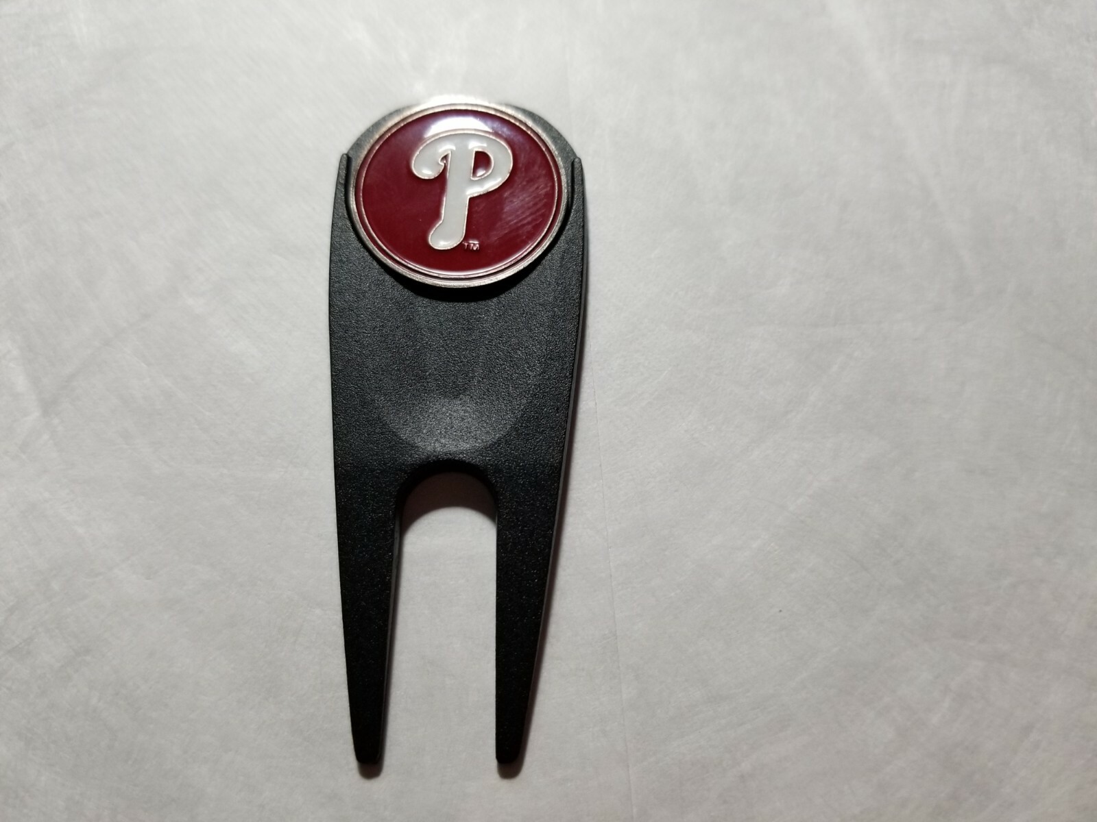 Golf/ Philadelphia Phillies Double Sided Ball Marker with Divot Tool - New!!
