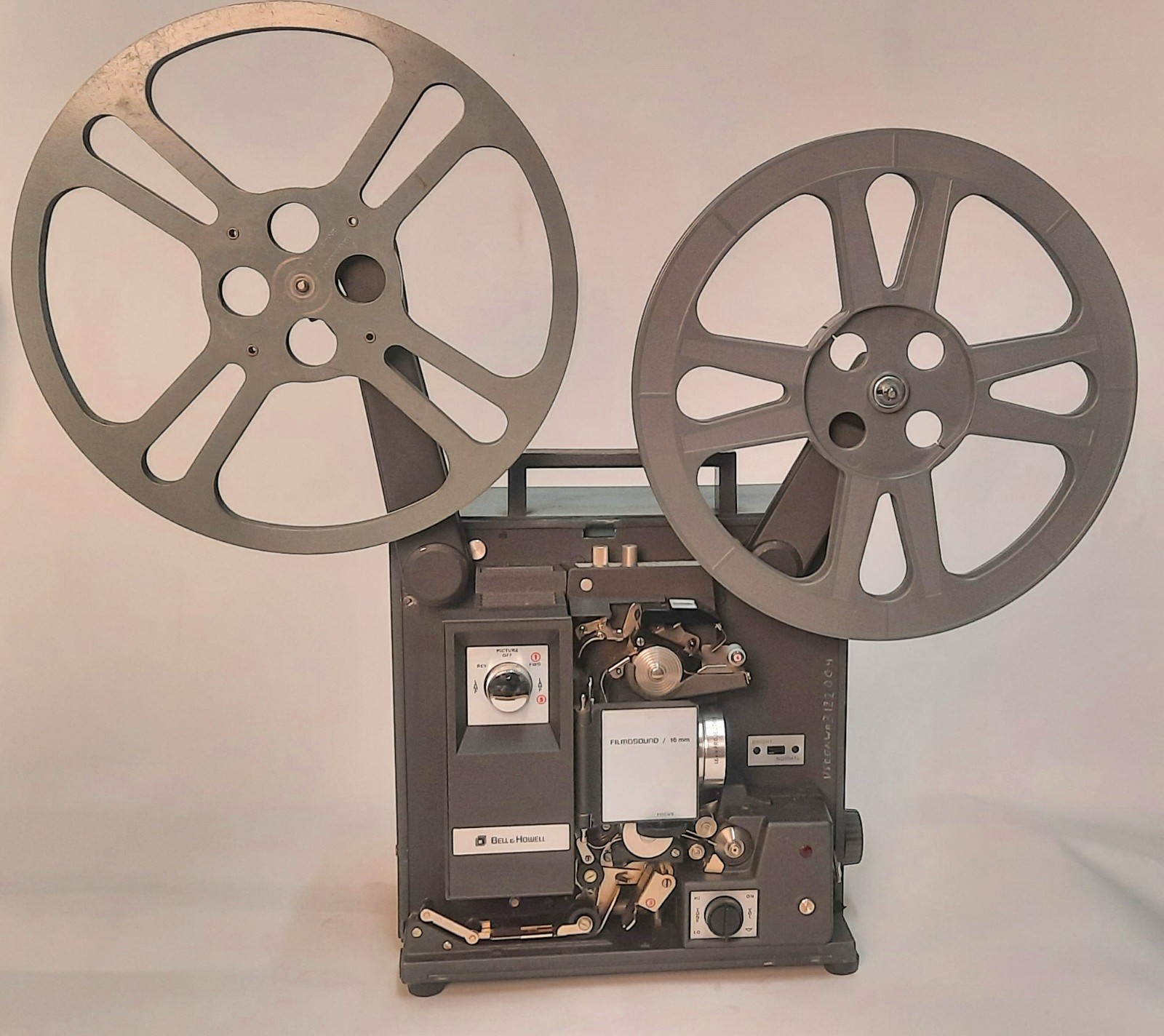 Bell & Howell Filmosound Autoload 16mm Sound Movie Projector 1545 B TESTED