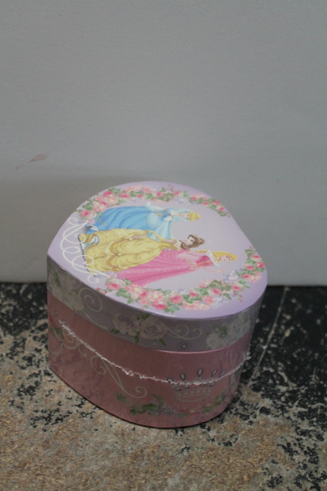 DISNEY PRINCESS heart-shaped box, NEW