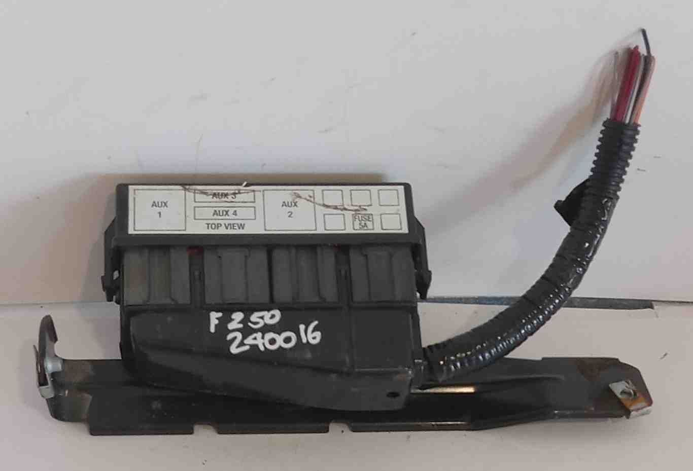 2007 FORD F250SD SMALL RELAY FUSE BOX USED OEM