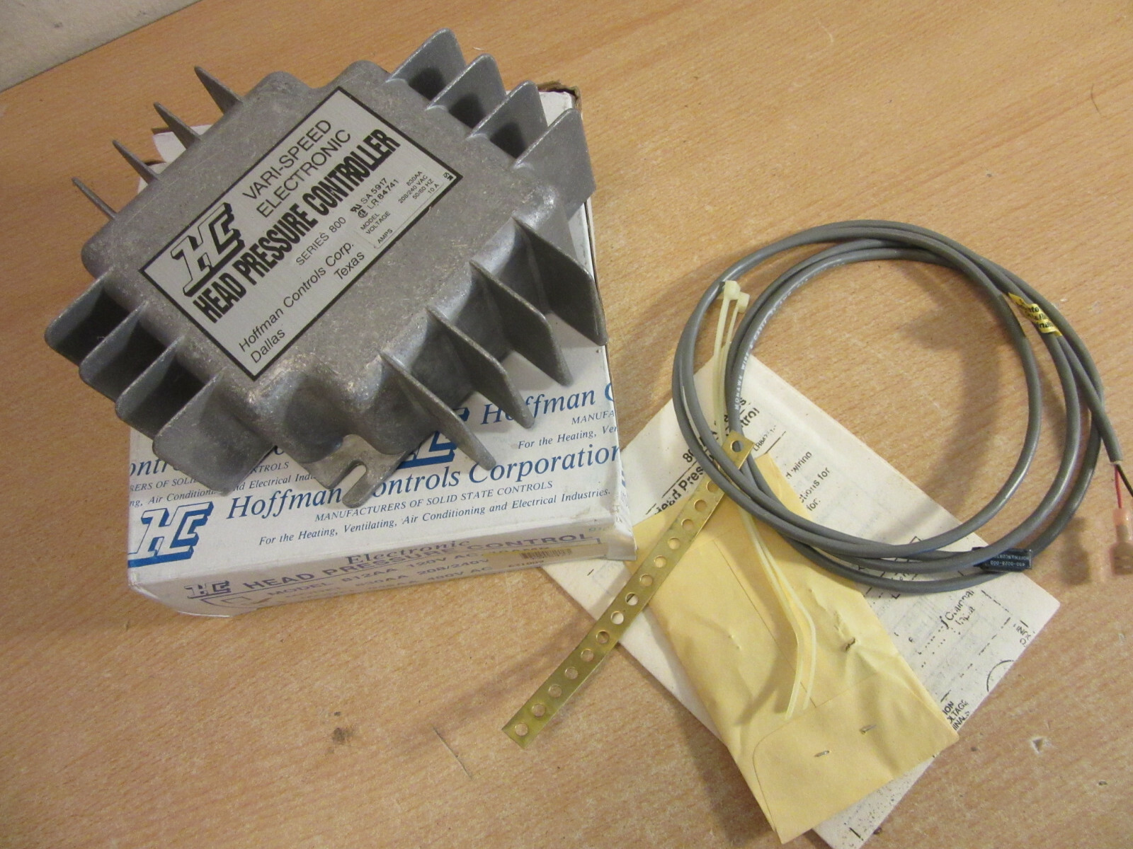 HC Hoffman Controls Electronic head pressure switch 830AA 208/240V NEW