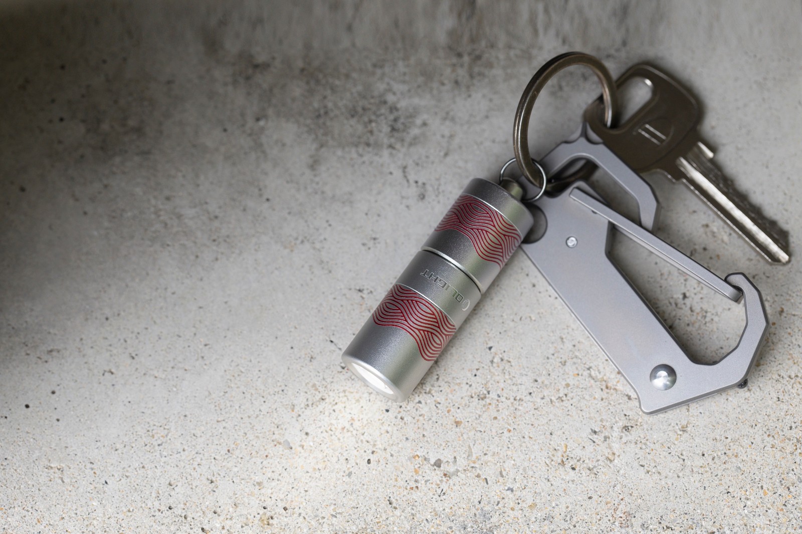 Olight I1R 2 PRO Flow Tiny USB-C Rechargeable Keychain Flashlight, 180 Lumens