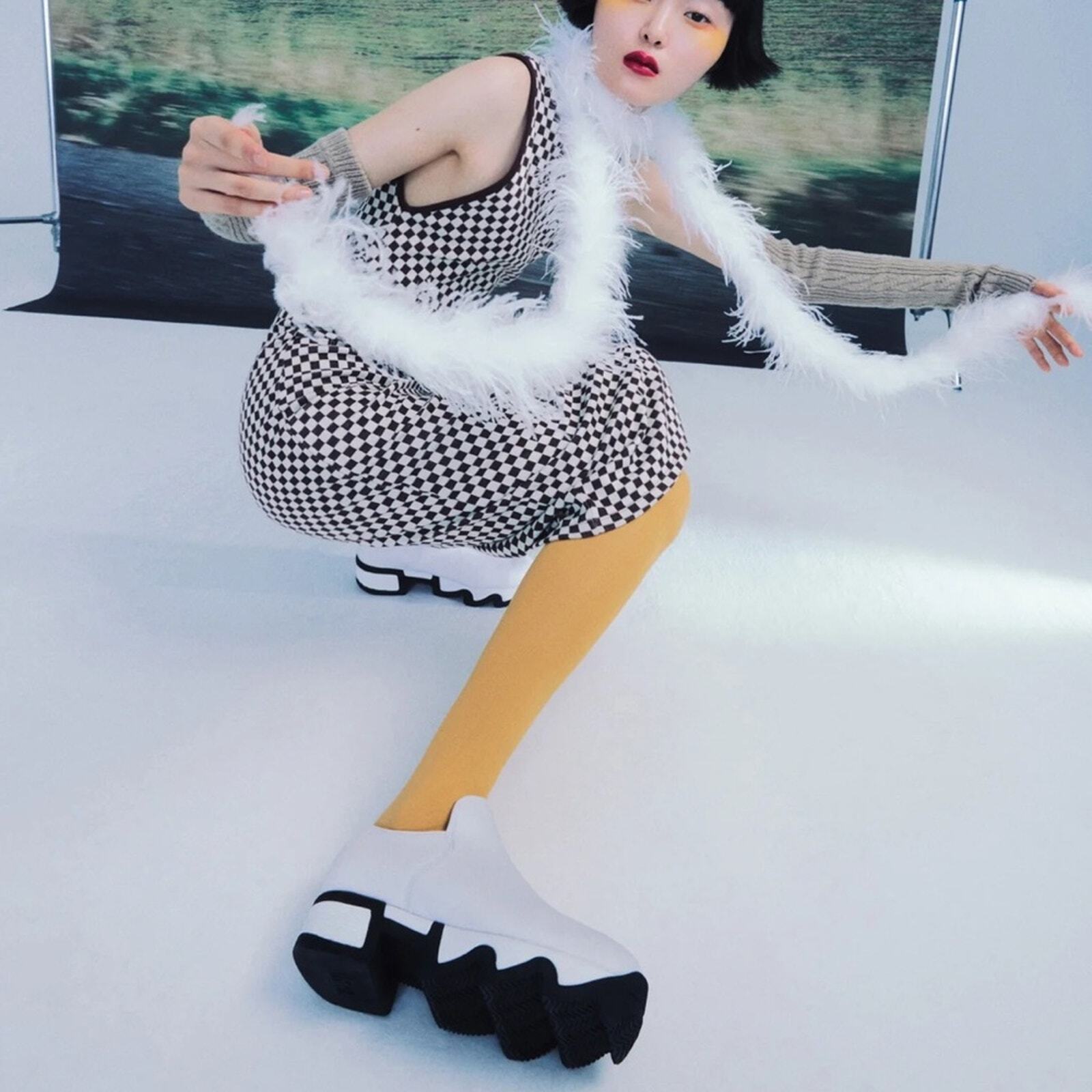 iRi Wes White Outline Low Top Sneakers Sample Sale Item Black White NWOT Women 7