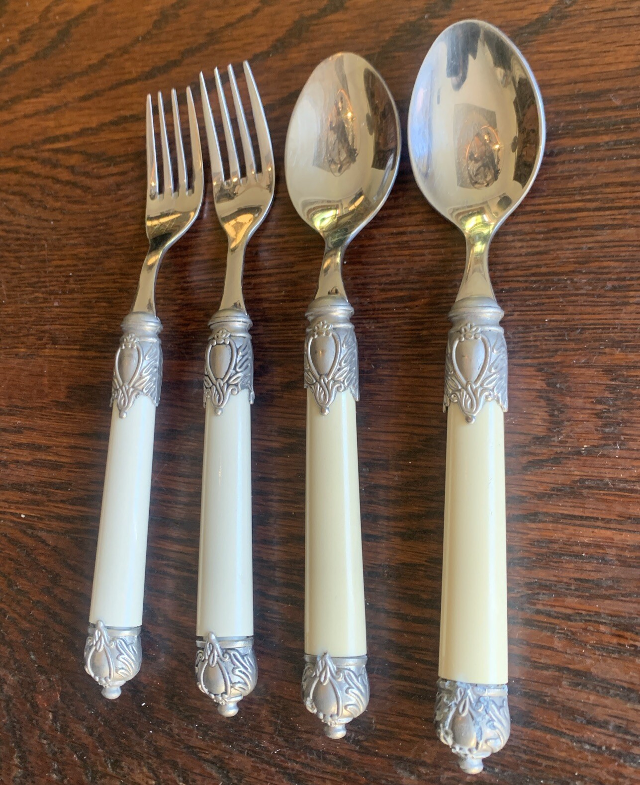 Home Essentials Renaissance Bone Stainless Steel Flatware 2 Salad Forks 2 Spoons
