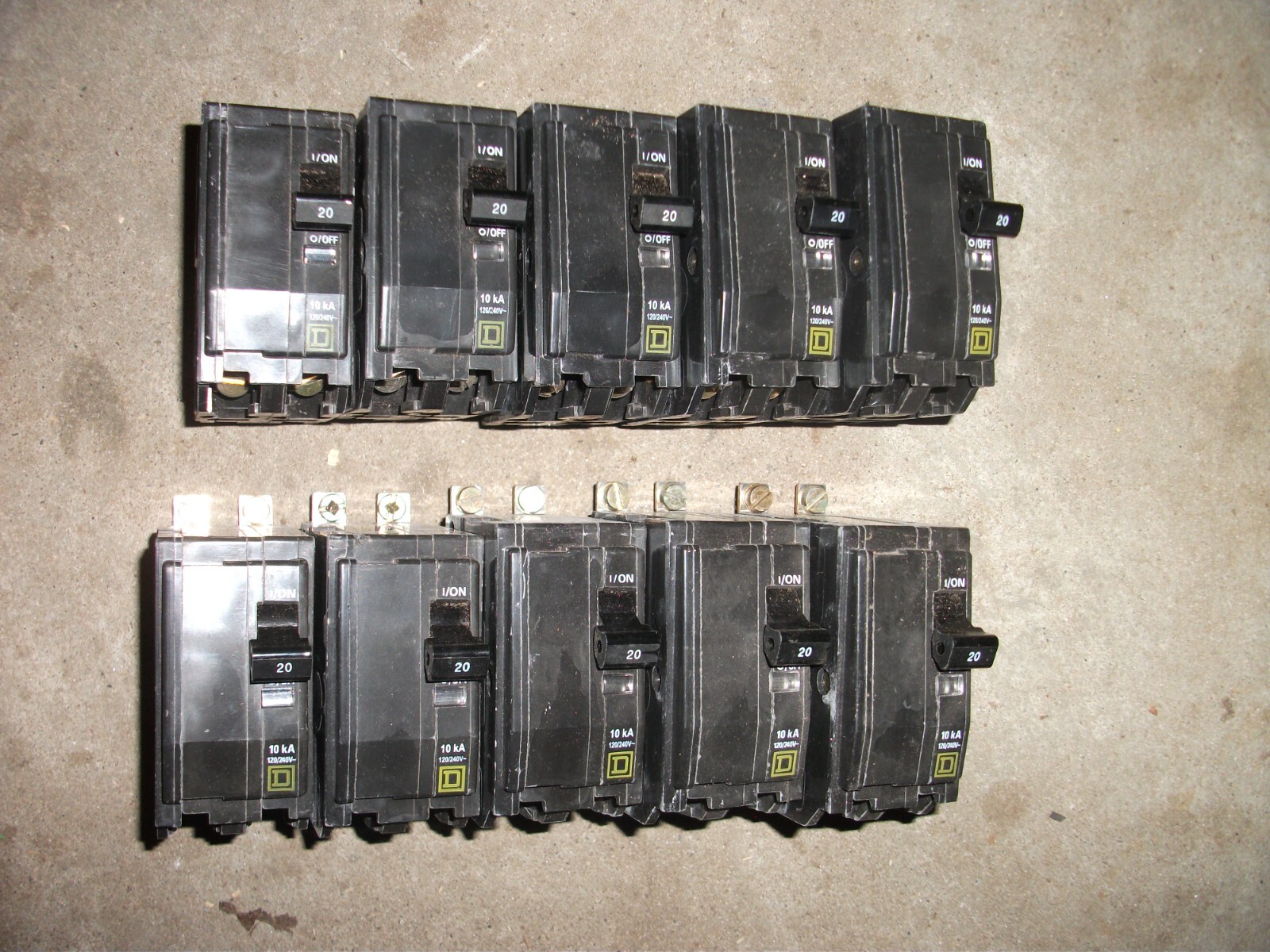 LOT OF 10 Square D QOB220 120/240 Vac 20Amp Circuit Breaker 10KA  bolt on