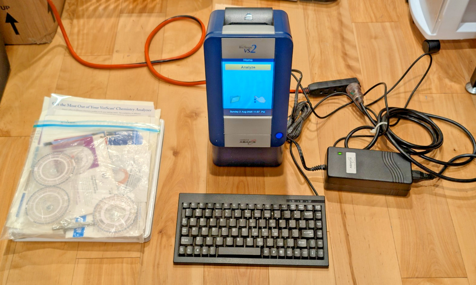 ABAXIS VETSCAN VS2 Veterinary Chemistry Analyzer BUNDLE Powered On Tested AS IS