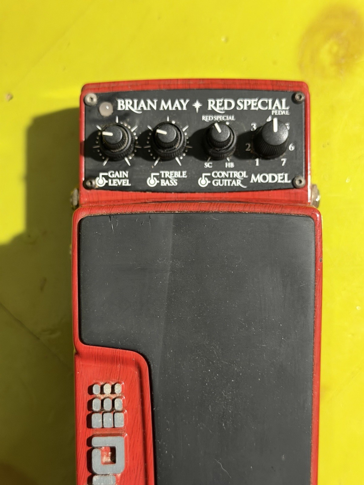 DigiTech Brian May Red Special Digital Multi-Effects Expression Pedal Guitar
