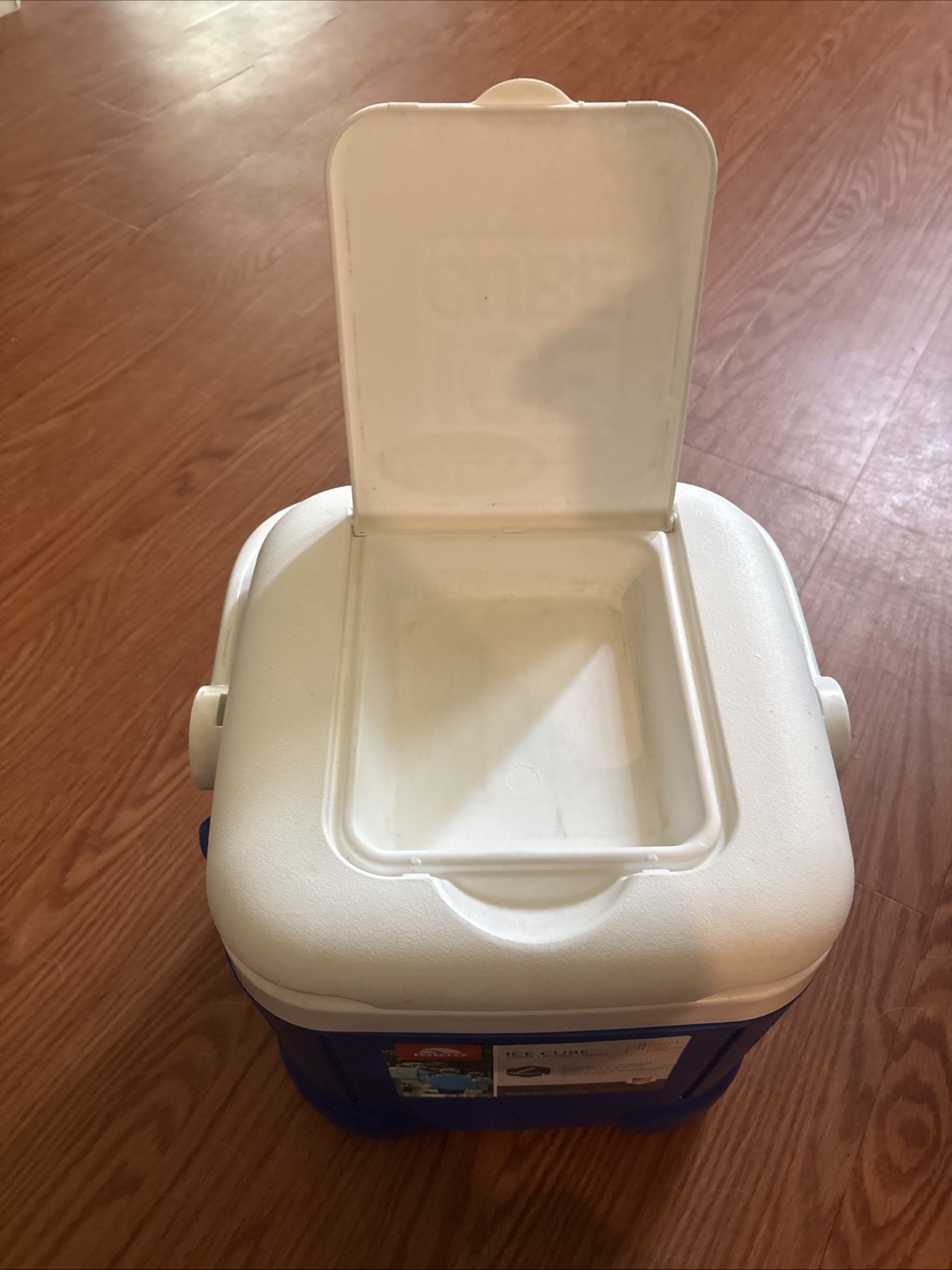 Igloo Ice Cube 12 Quart 14 Can Plastic Cooler Blue White Top Compartment Handle