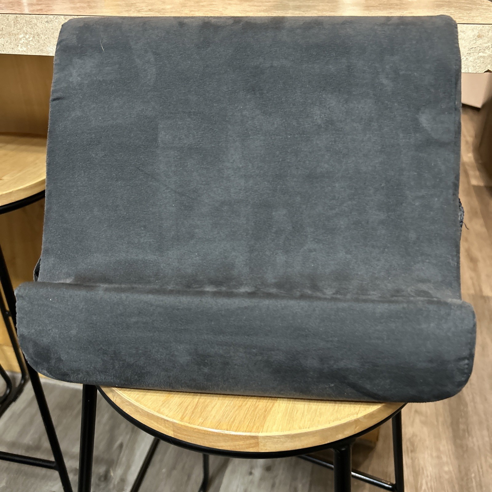 Black Pillow Pad Multi-Angle Soft Tablet Stand Side Pocket Great Condition