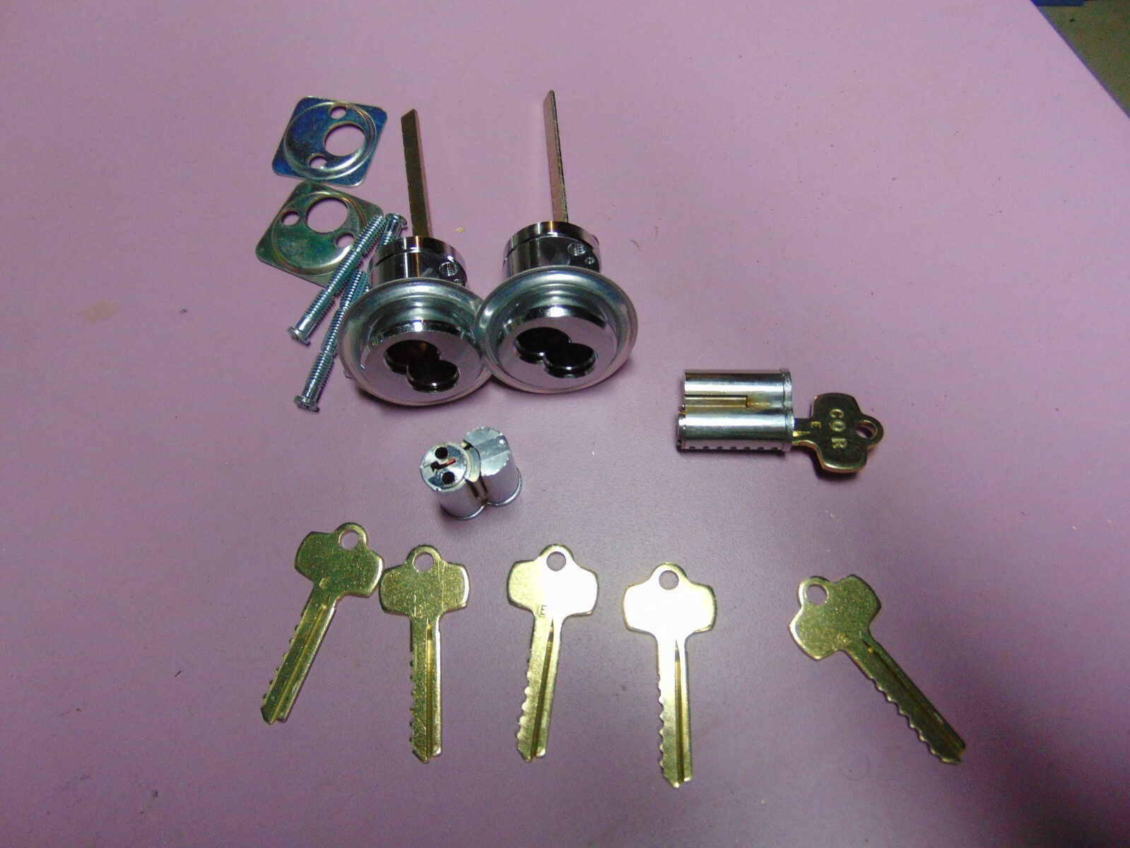 2 BEST LOOK ALIKE RIM  LOCKS  WITH 5 KEYS AND 1 CON. KEY      LOCKSMITH