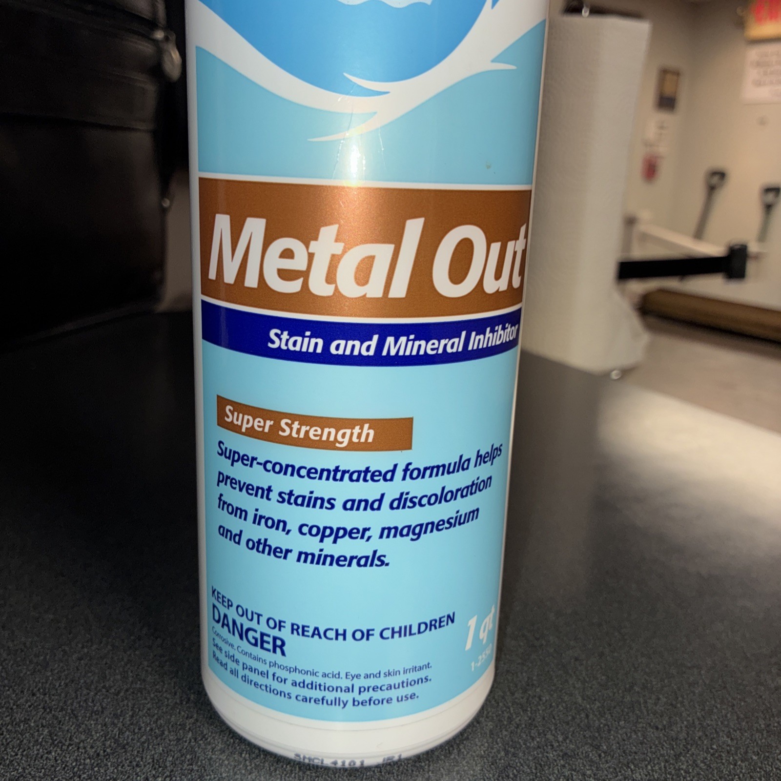 Pool Mate 1-Quart Concentrated Metal Out Stain and Mineral Inhibitor, ...