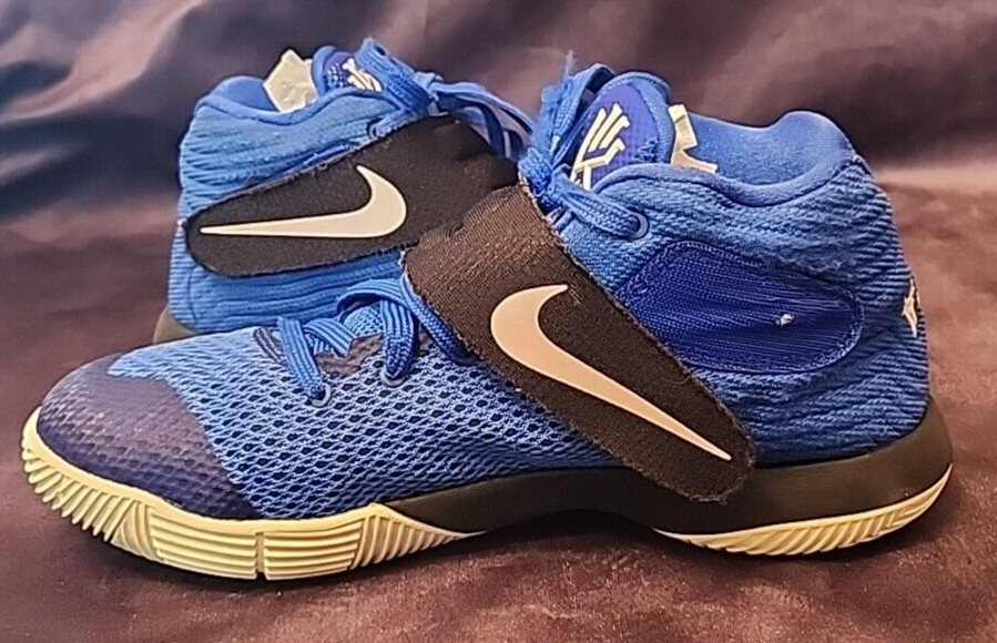Nike Kyrie 2 Brothethood Blue Youth Size 7 Preowned Needs new shoestrings