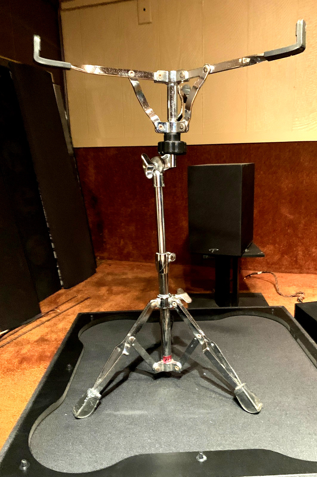 Ludwig 1990's Heavy duty Snare Stand, Black & Silver
