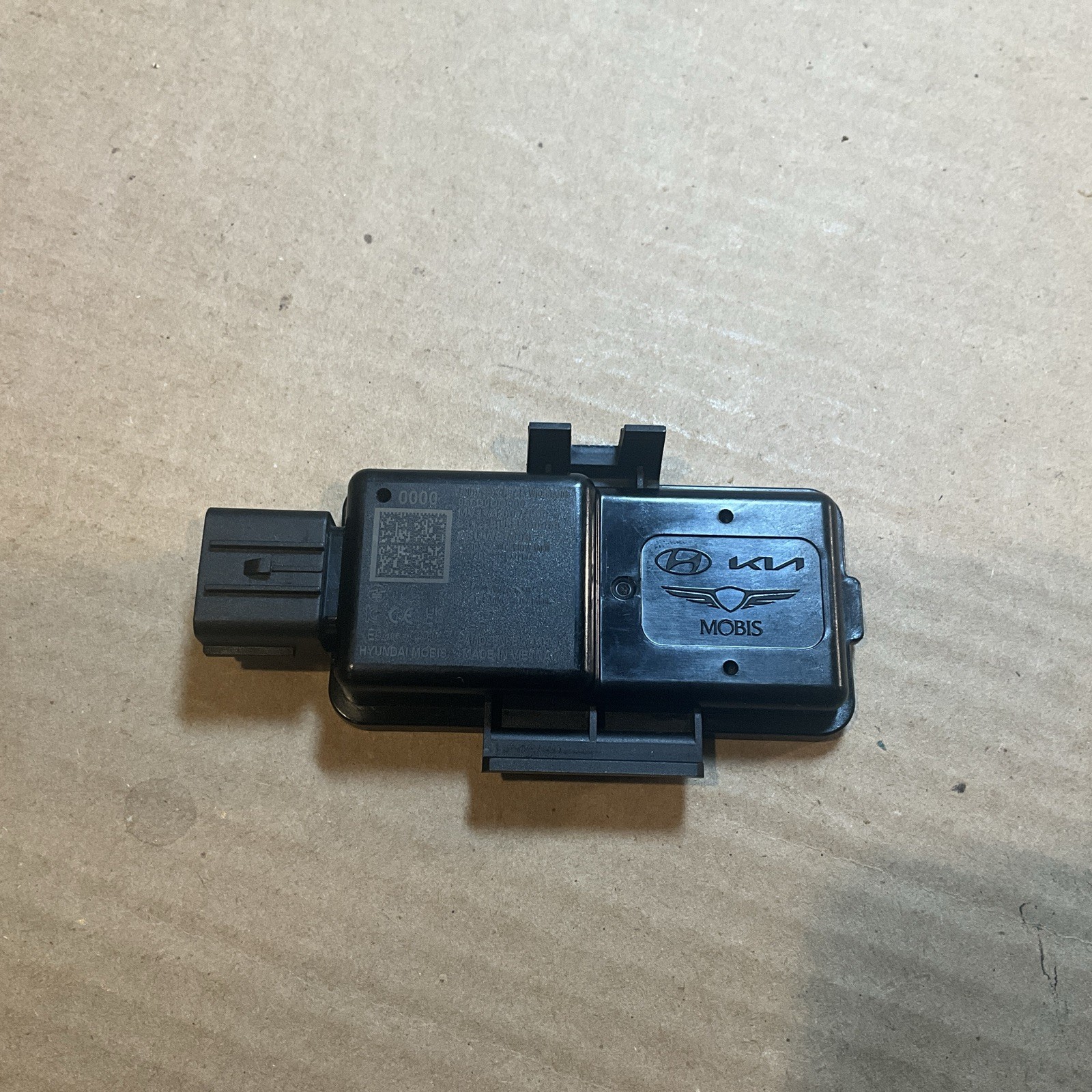 OEM 2024-26 Kia EV 9 Ultra Wideband Unit #955D0DO000-mounts On front Of Vehicle