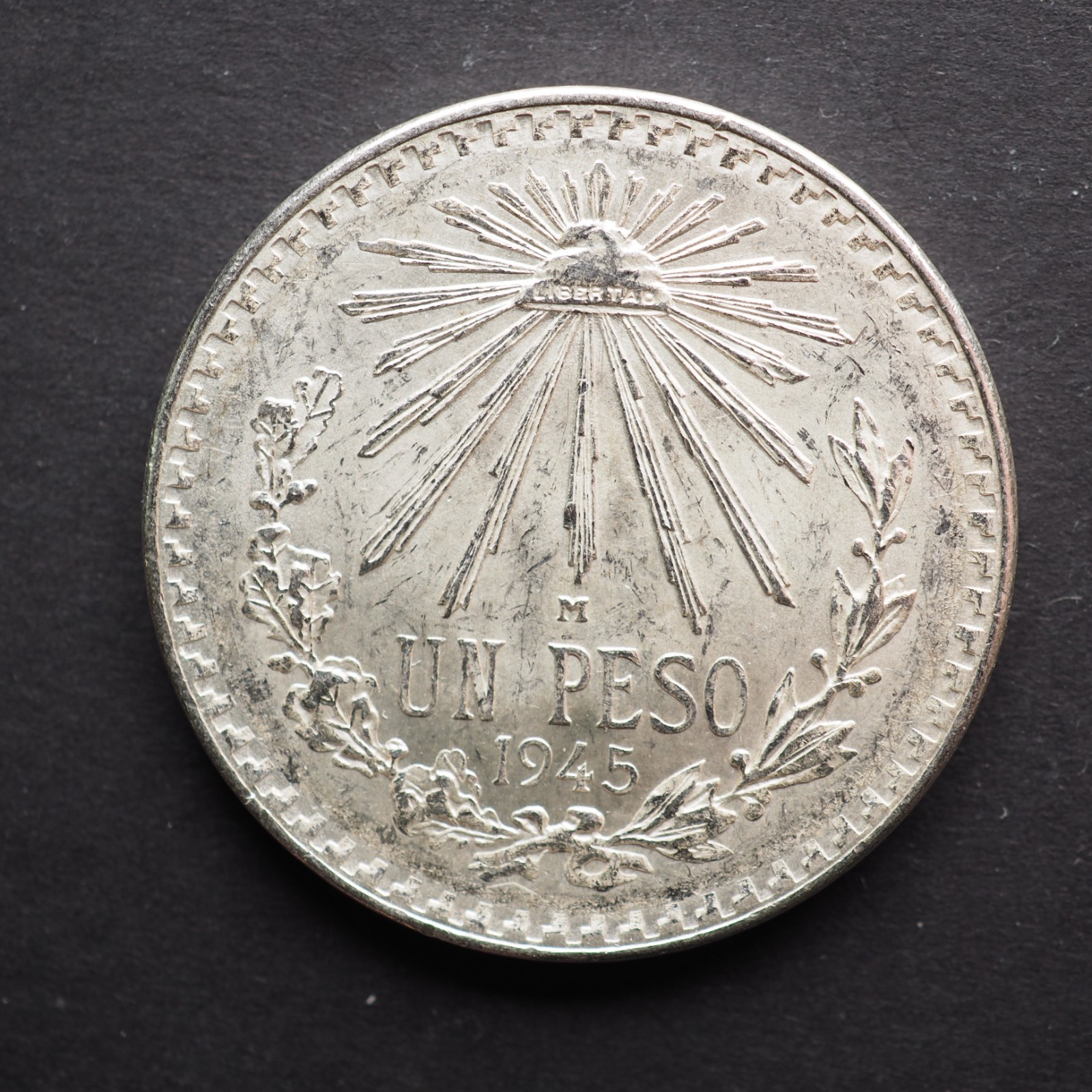 1945 Mexico Un Peso  UNC .720 Silver Coin - ASW: 0.3857oz - FREE SHIPPING! C1808