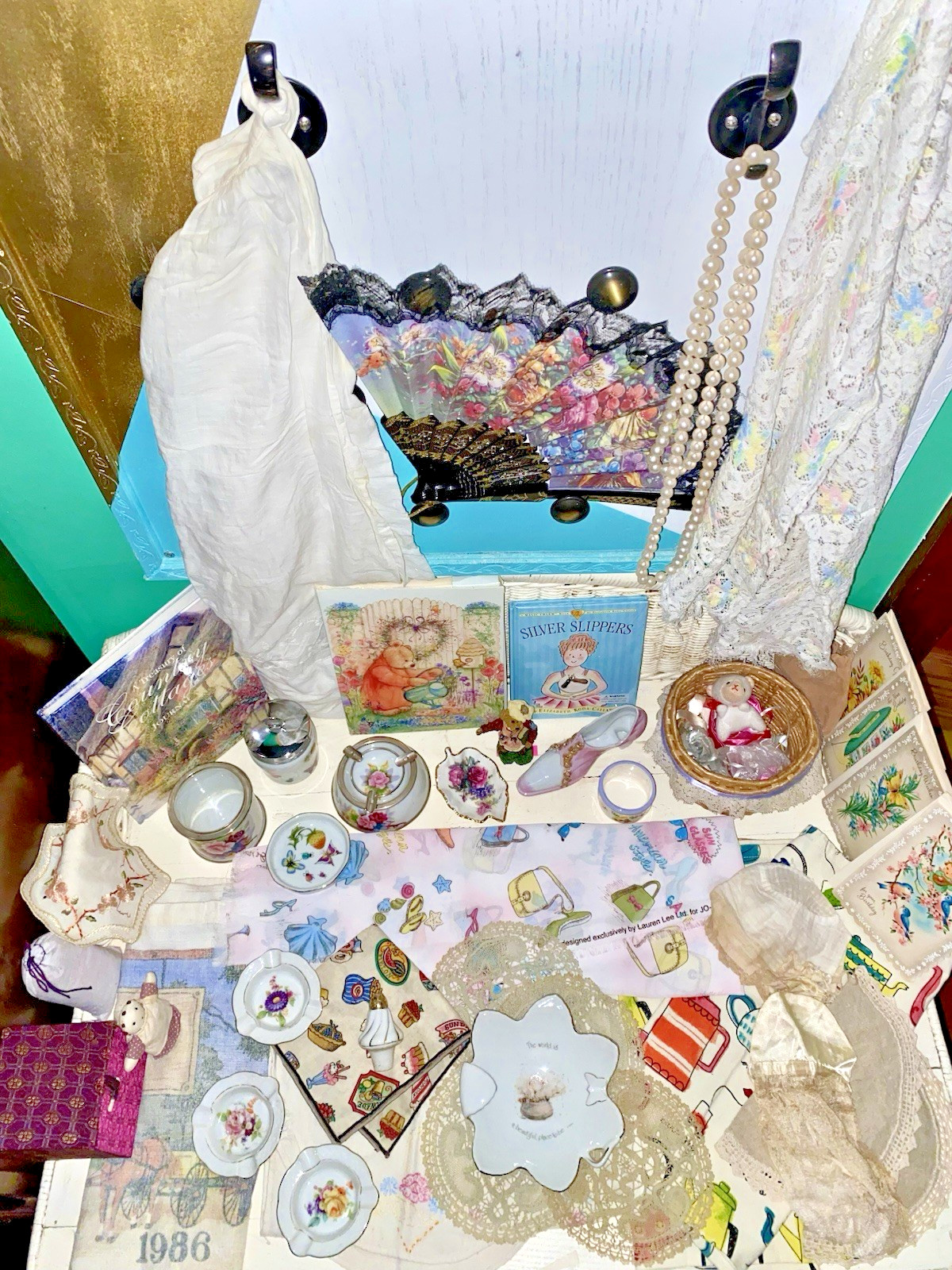 7 lb Women Ceramic Trinkets Paper Collectibles Ashtrays Vtg-Now Junk Drawer Lot