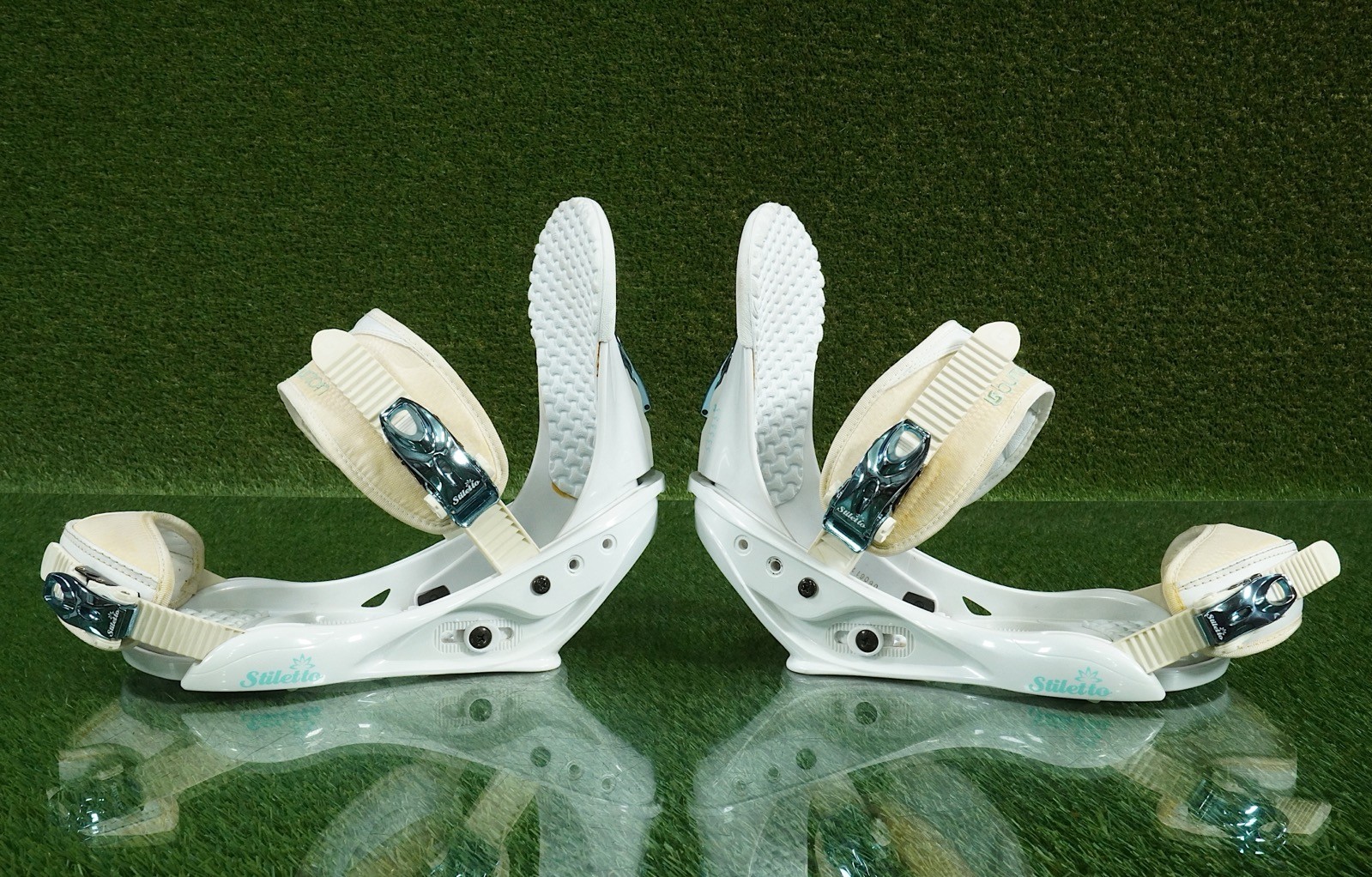 BURTON STILETTOS SNOWBOARD BINDINGS WHITE & BLUE, WOMEN'S SIZE LARGE WITH DISCS