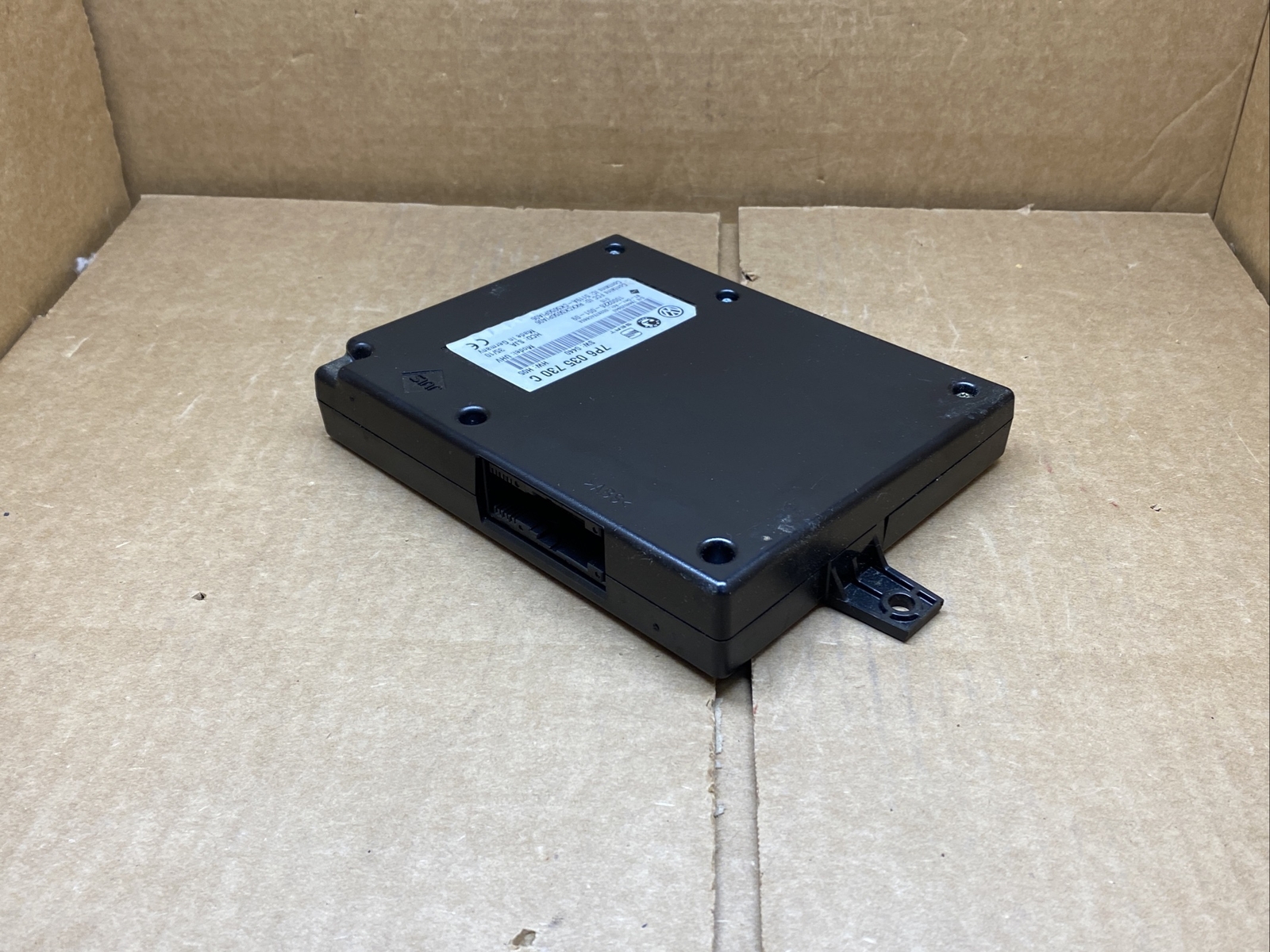 Volkswagen VW Bluetooth Communication Module 7P6 035 730 C 7P6035730C