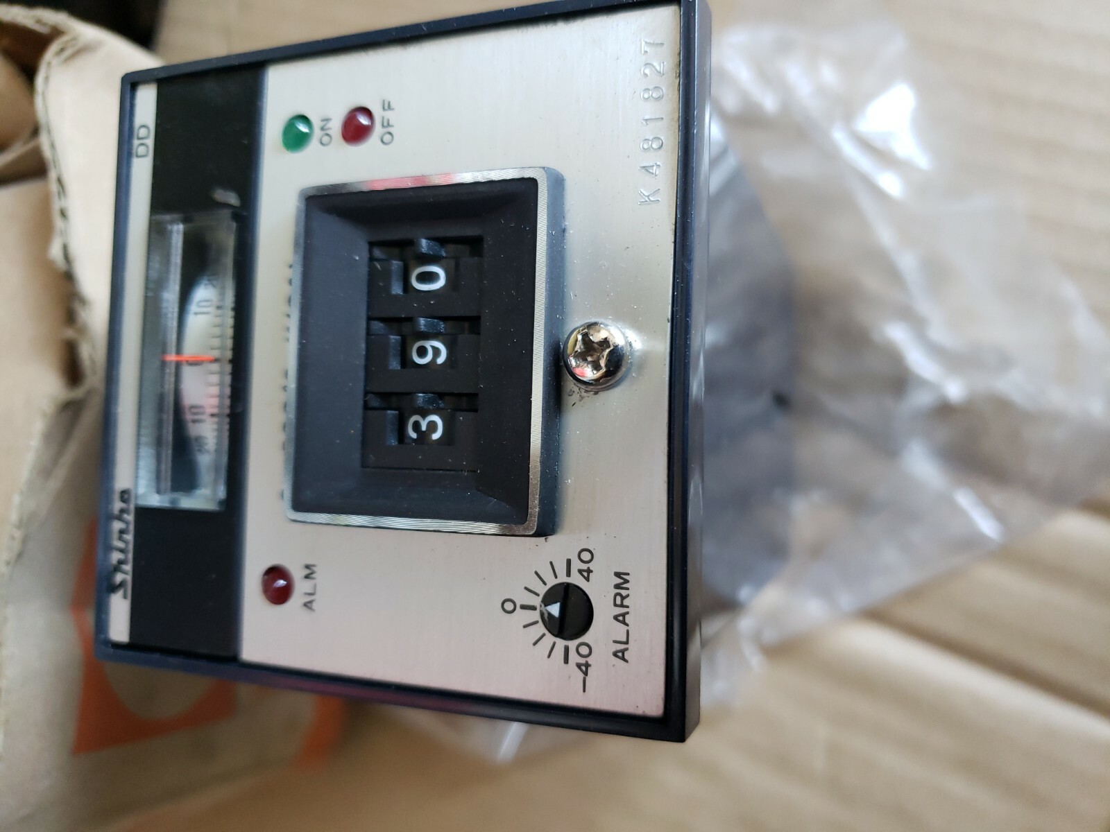 Shinko Precision DD-721-R/E 0-399ºC Thermo Controller