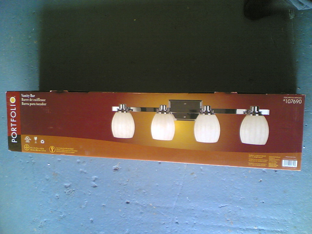 NIB ~ Nice 4-Lite Bathroom Vanity LIGHT (Chrome)
