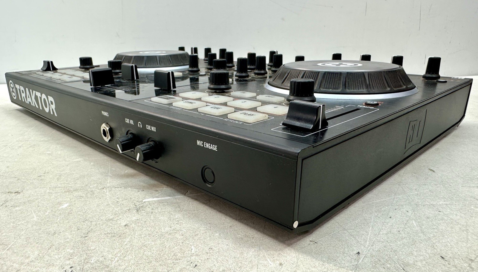 TRAKTOR KONTROL S2