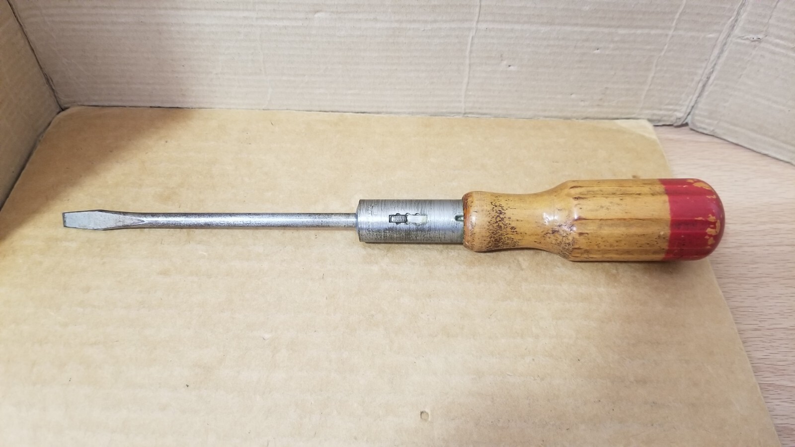 VTG Utility USA Ratcheting Red Top Wood Handle Flat/Slotted Screwdriver Working