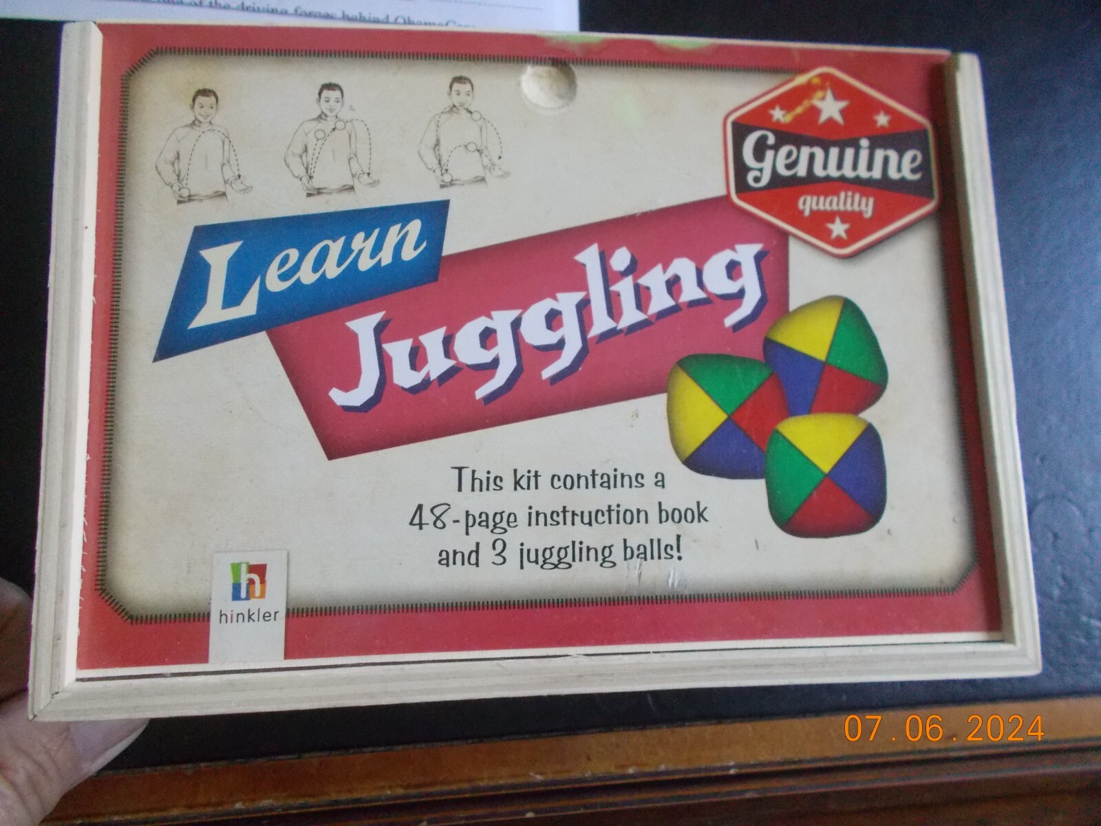 Unused Learn Juggling Set from Hinkler, in Wooden Box