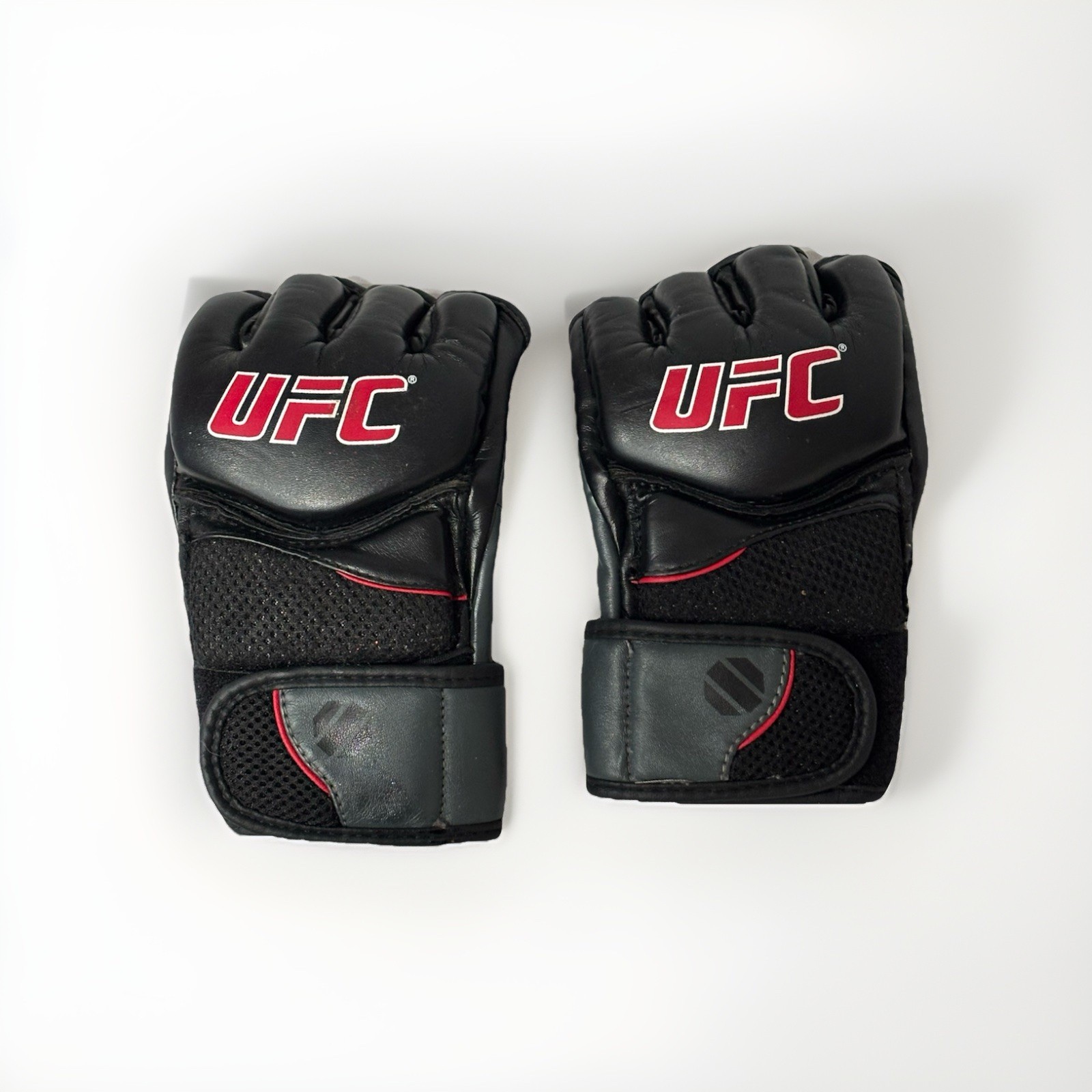 UFC MMA Fight Gloves PAIR Boxing Muay Thai Leather - Zuffa LLC- Size S/M