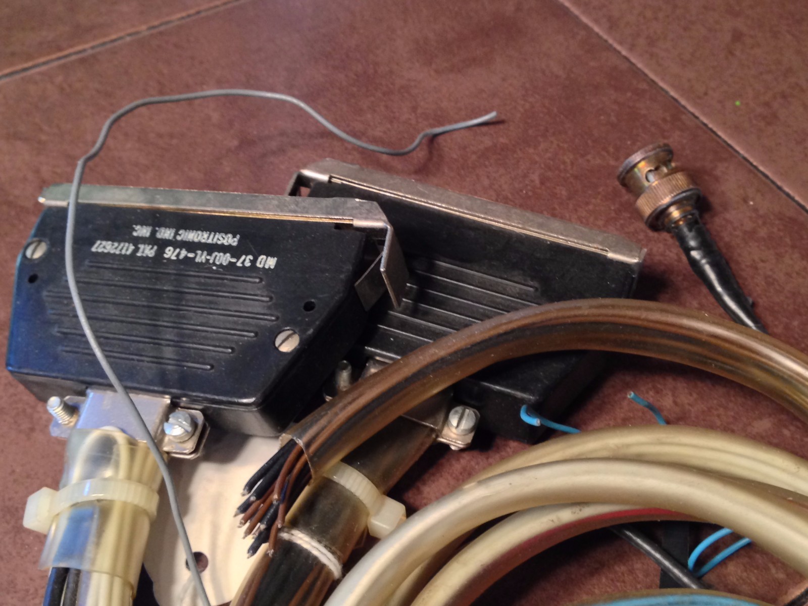 King KNR-634 connectors with wires