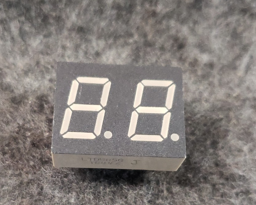 LTD585G DISPLAY LED 7-SEG 2DIGIT DIP18 NOS  ...... (C12B1)
