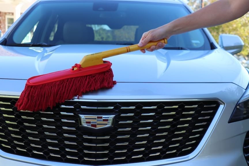 62442 Standard Car Duster W/ Wooden Handle,Red