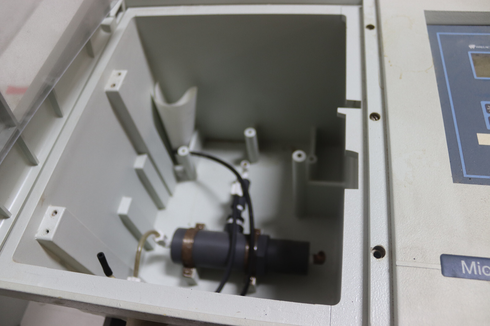 Siemens / Wallace & Tiernan Micro 2000 Analyzer