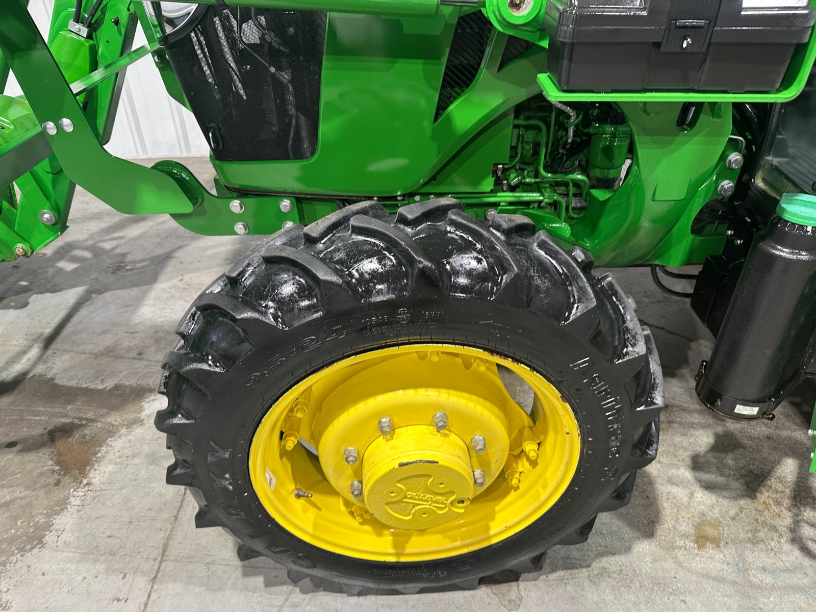 2022 JOHN DEERE 5065E CAB (520 M LOADER) (239 HOURS)