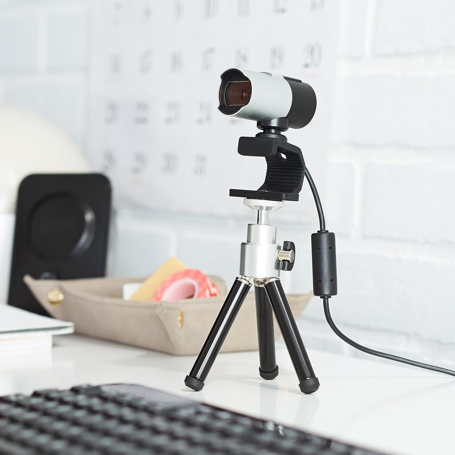 Amazon Basics Lightweight Mini Tripod, Black 1-Pack,