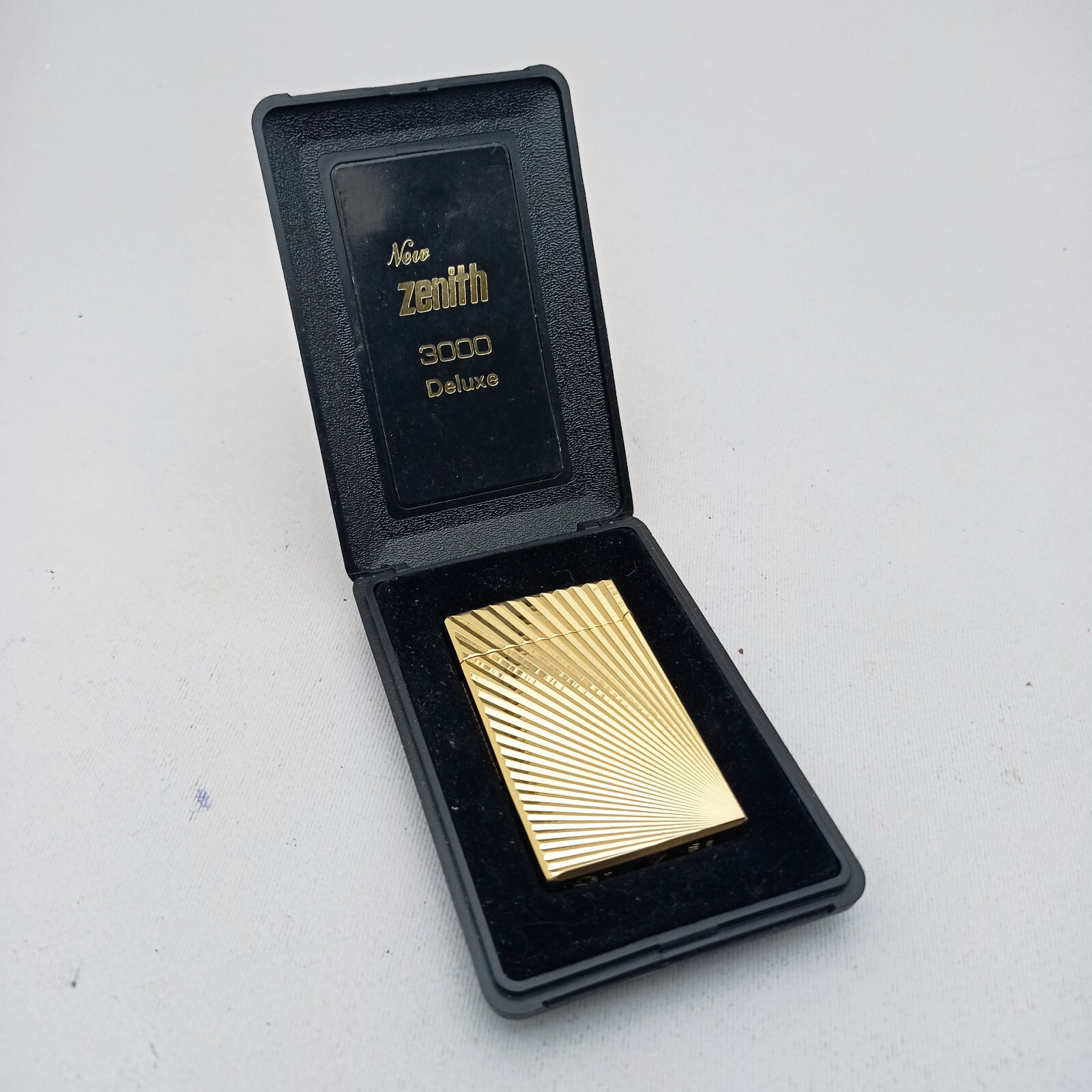 ZENITH 3000 GOLD PLATED POCKET GAS LIGHTER UNIQUE VINTAGE JUST TESTED