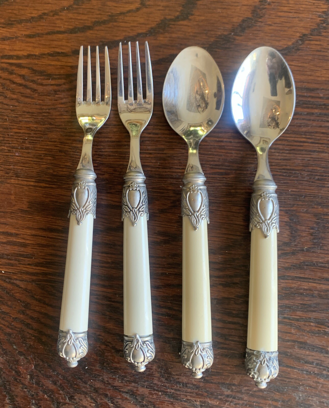 Home Essentials Renaissance Bone Stainless Steel Flatware 2 Salad Forks 2 Spoons