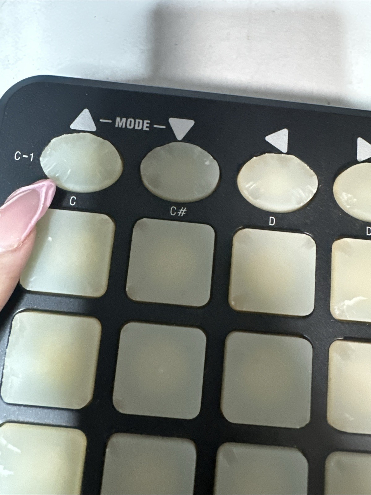 Behringer CMD TOUCH TC64 Clip Launch Controller 64 button MIDI pad