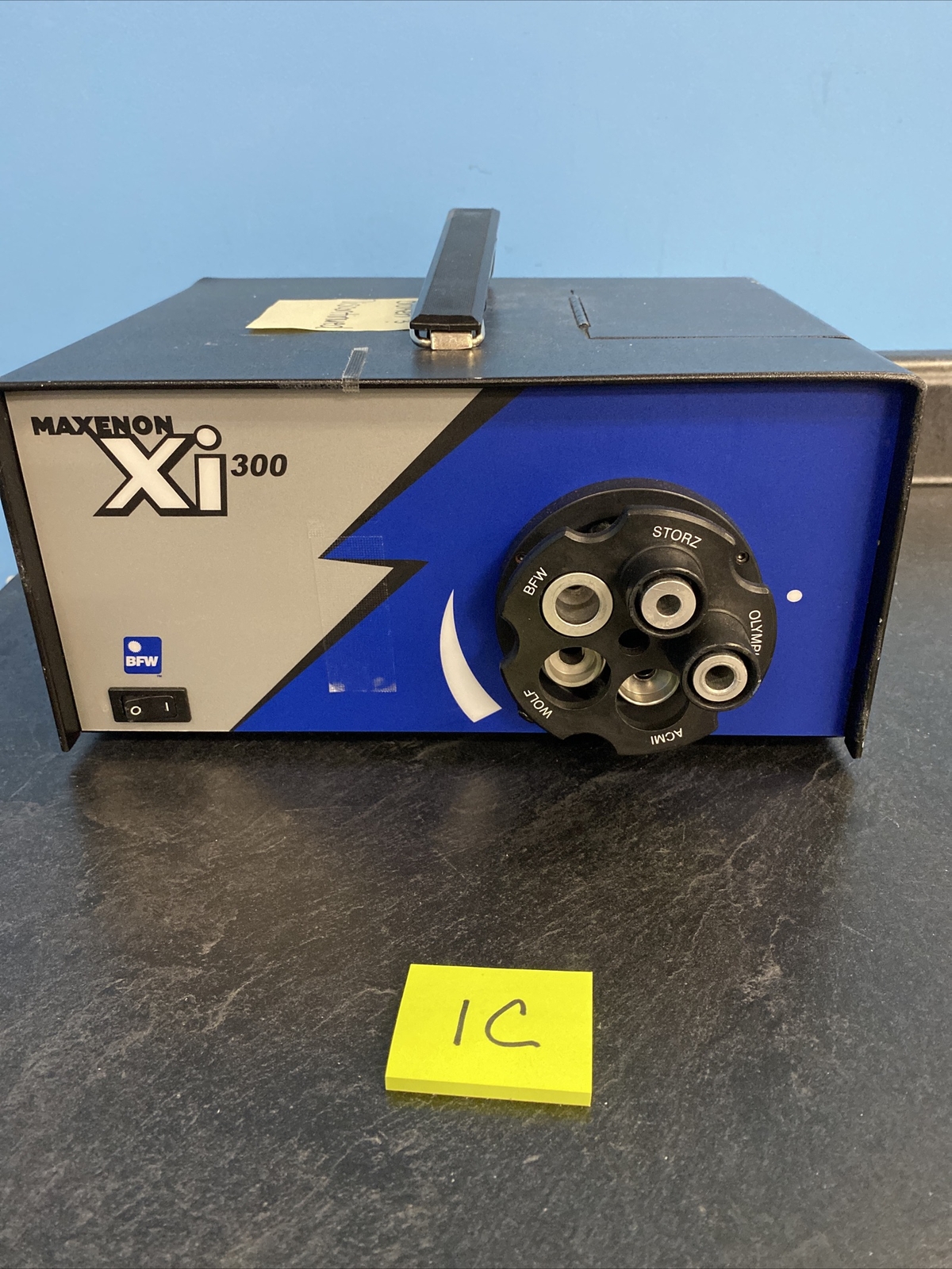 QED Medical QED MAXENON 3010 XI 300 XENON LIGHT SOURCE P/R PARTS ONLY