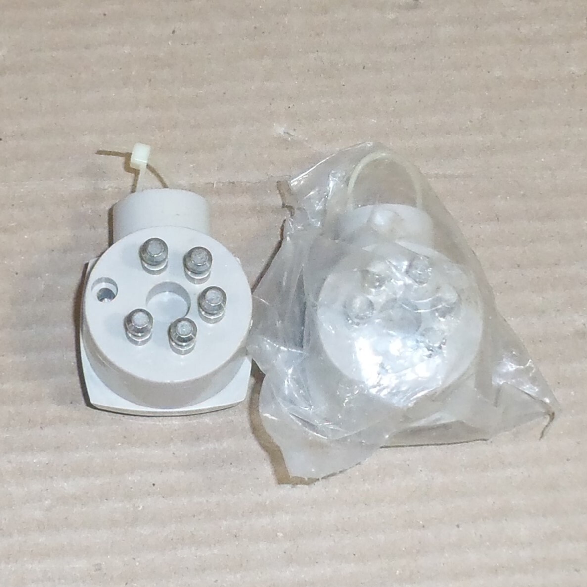 NEW CREST 5 PRONG AUTH PLUG HOSPITAL PATIENT NURSE CALL LIGHT ALARM LOT OF 2 AK