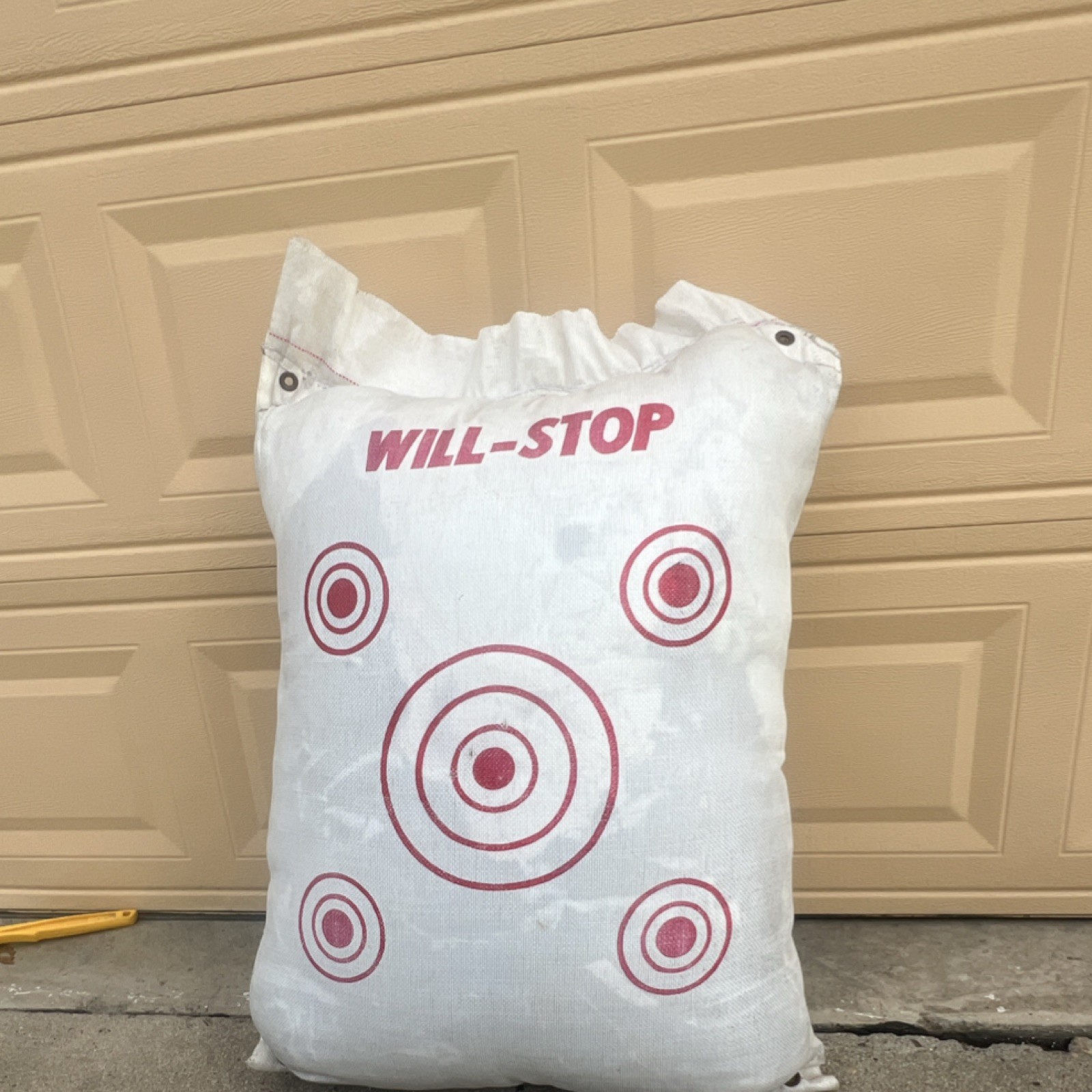 WILL-STOP Bag Target for Archery White with Red Target Circles