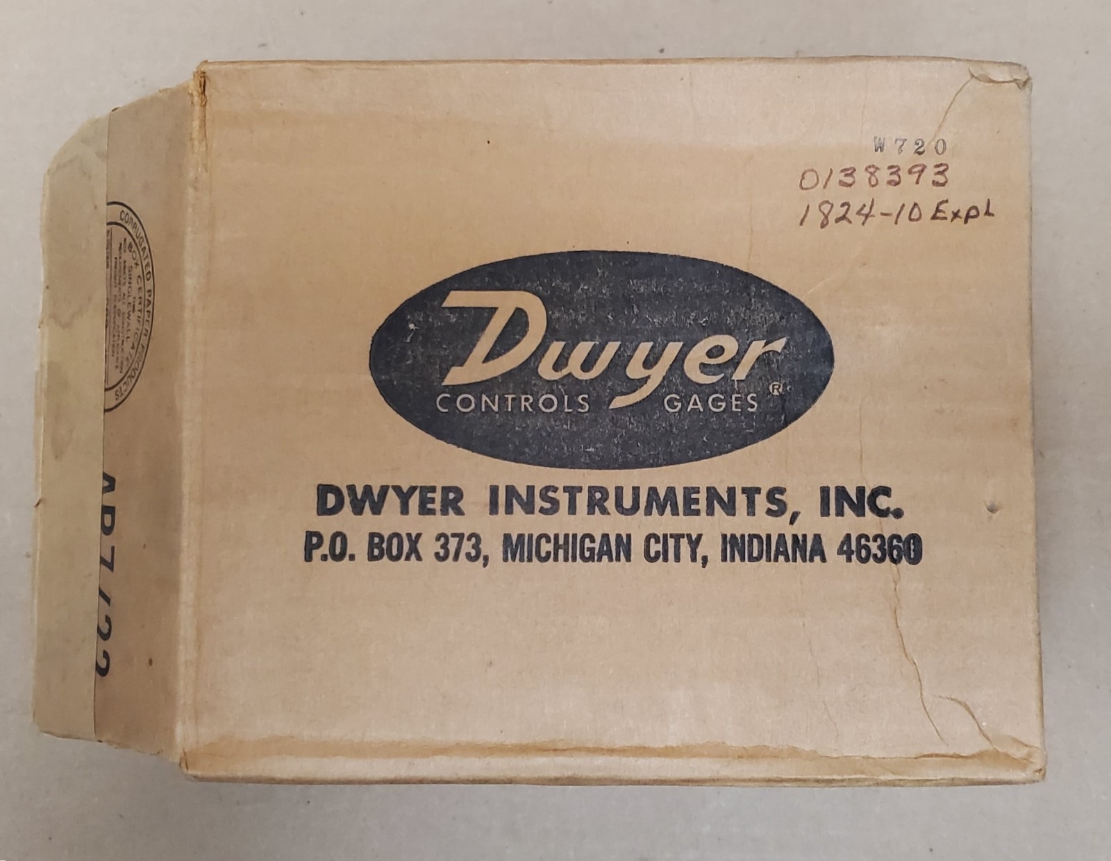 Dwyer 1824-10-EXPL, w/Crouse-Hinds Explosion Proof Housing