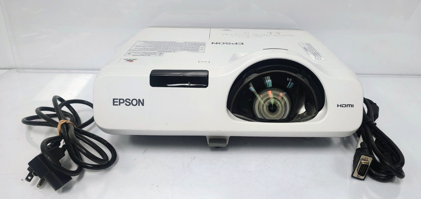 Epson PowerLite 520 Tri-LCD 2700 ANSI Lumens Projector - Only 341 Used Lamp Hrs